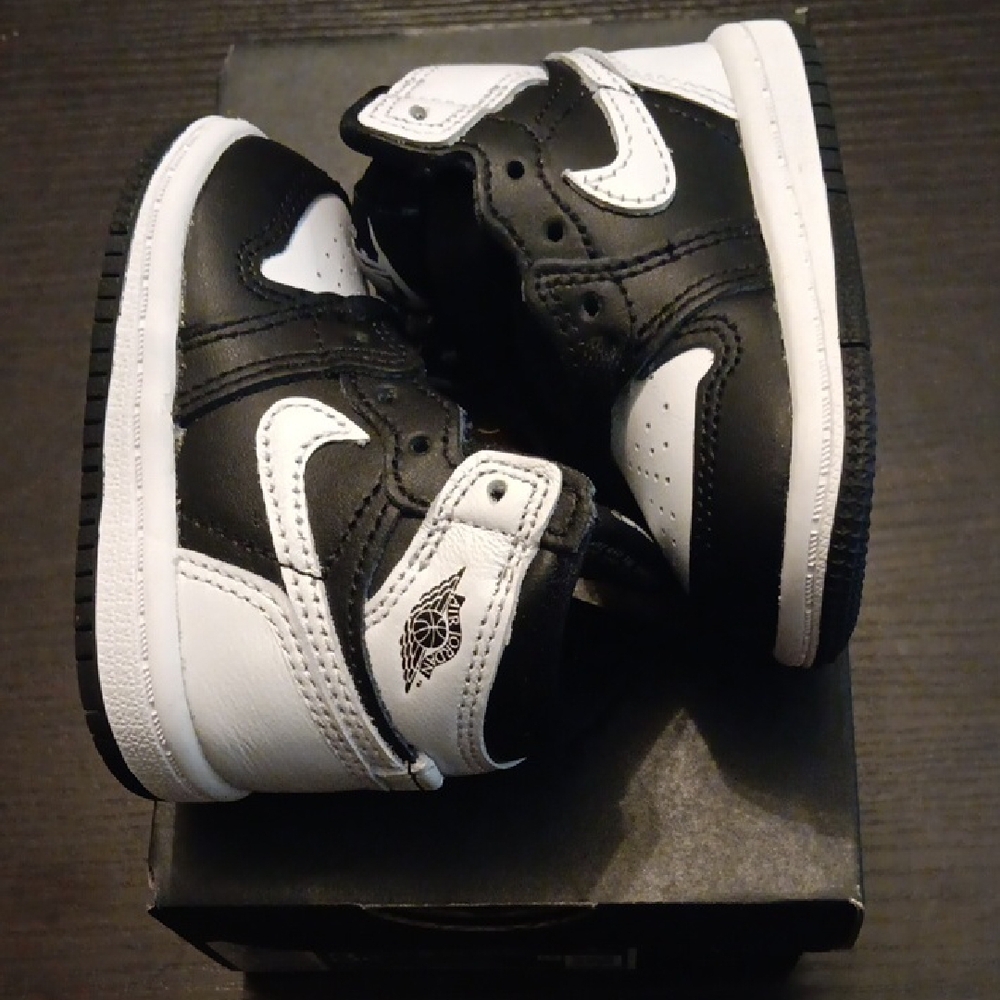 Jordan 1 Retro High OG (TD) "Black and White 2.0" Kids 3c NEW W/OG BOX - Picture 7 of 10